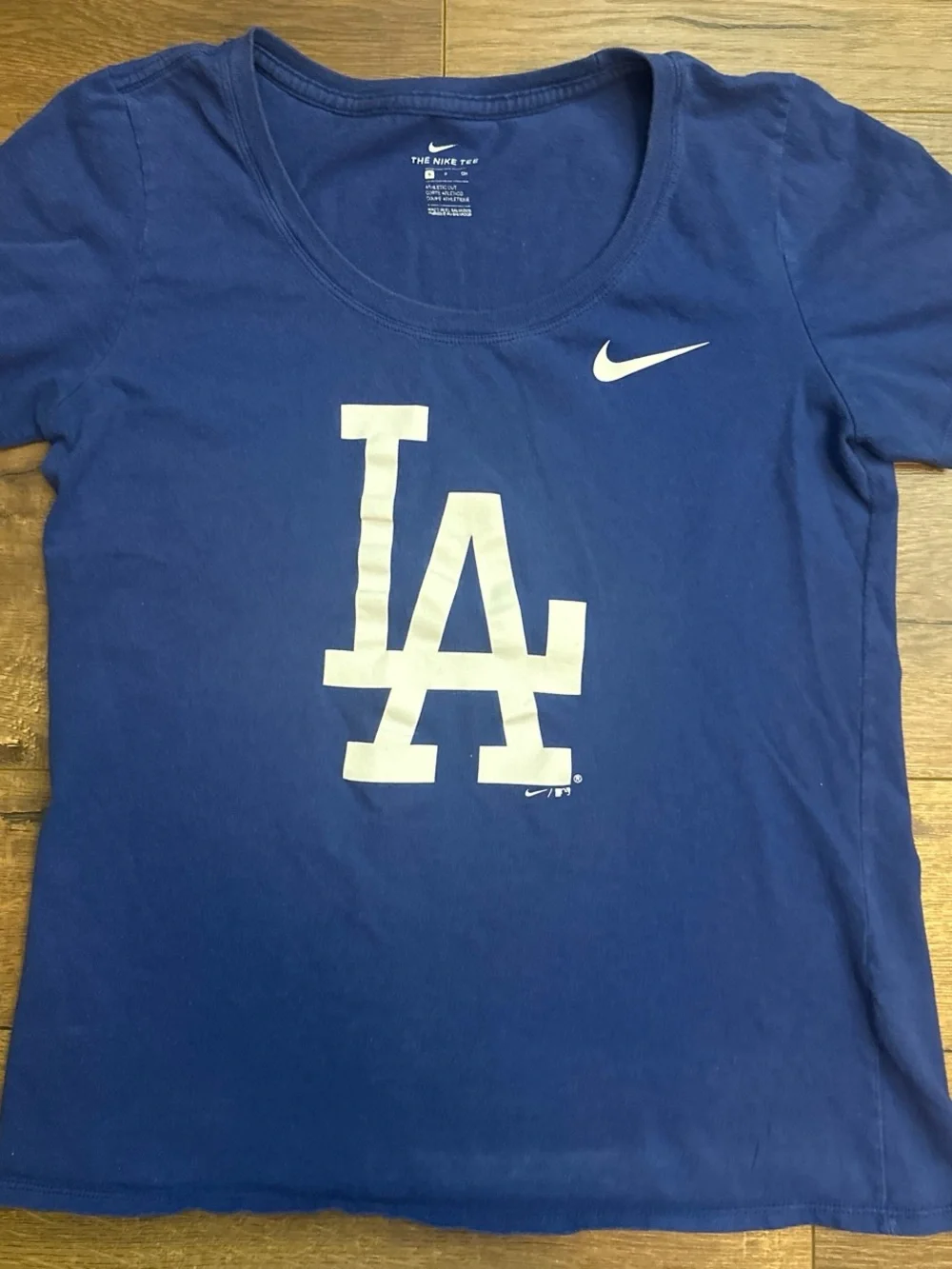 Nike  Women LA Logo T-Shirt in Royal Blue